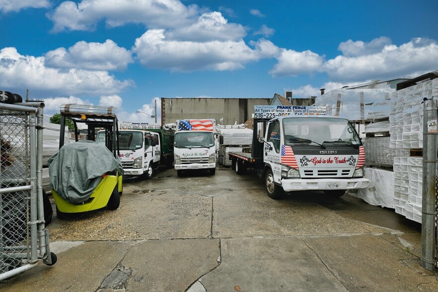 More Photos Of 181 N Main St, Freeport Flex For Sale