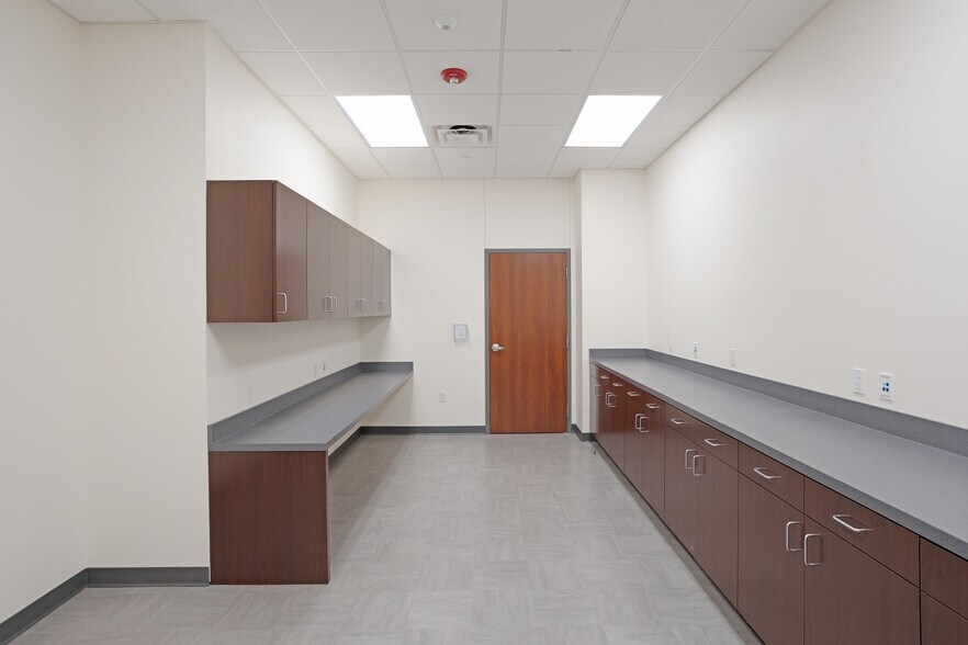 More Photos Of 4200 Mapleshade Ln, Plano Office For Sale