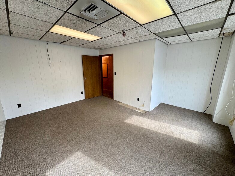 More Photos Of 2525 W Market St, Tiffin Freestanding For Lease