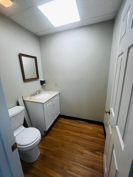 More Photos Of 114 Perimeter Rd, Nashua Light Distribution For Lease