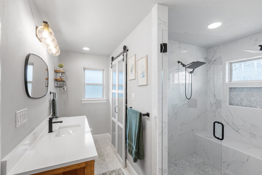 More Photos Of 608 W Morse St, Fredericksburg Specialty For Sale