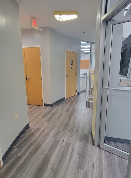 More Photos Of 4229 Lafayette Center Dr, Chantilly Business Park For Sale