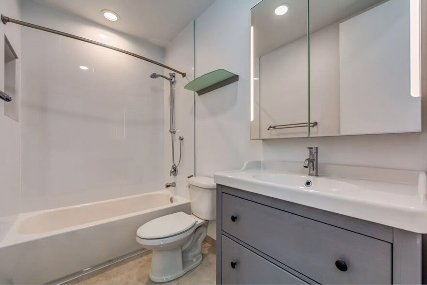 More Photos Of 17150 NE 23rd Ave, North Miami Beach Apartments For Sale