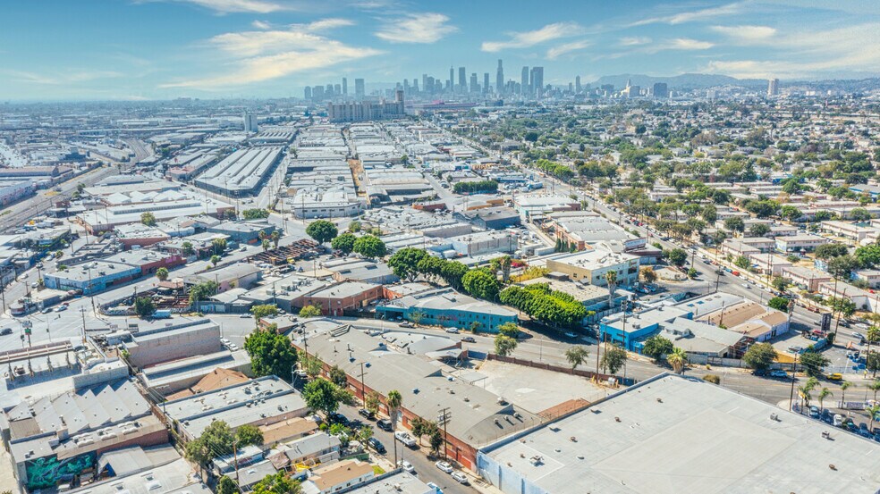 More Photos Of 3301 E 14th St, Los Angeles Warehouse For Sale