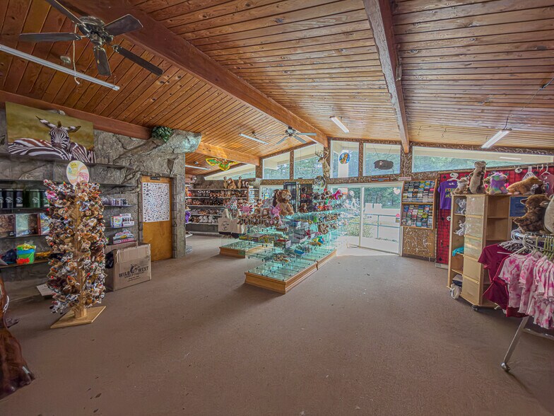 More Photos Of 46914 US-101, Bandon General Retail For Sale