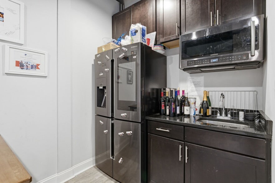 More Photos Of 13895 Hedgewood Dr, Woodbridge Medical For Sale