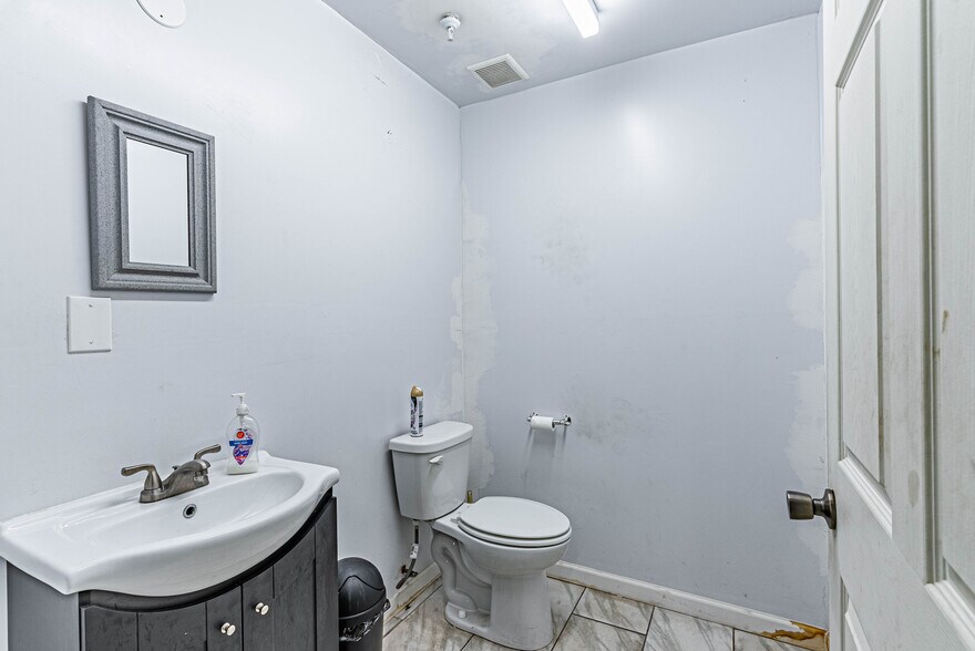 More Photos Of 161 Abington Ave, Newark Warehouse For Sale