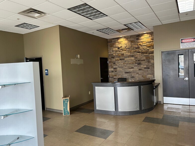 More Photos Of 2200-2224 Sandridge Dr, Moraine Warehouse For Lease