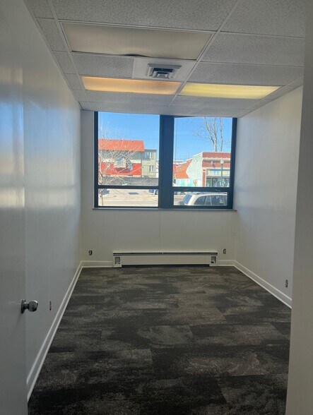 More Photos Of 3917 Broadway St, Kansas City Office For Lease