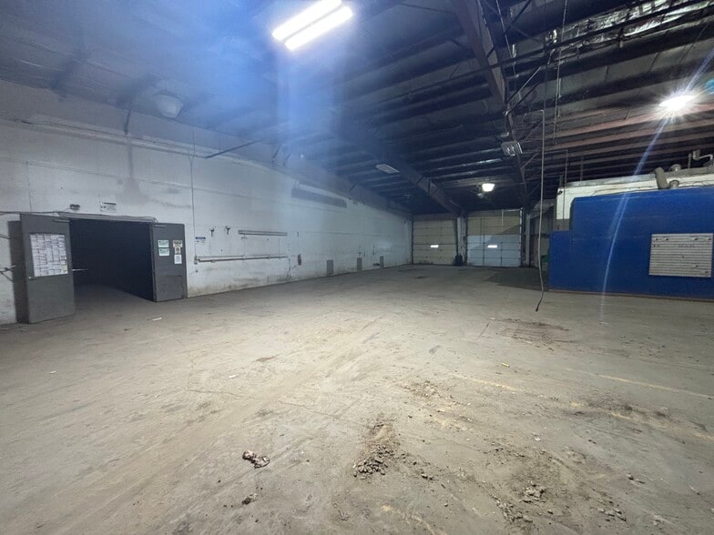 More Photos Of 1740 E College Dr, Marshall Distribution For Lease