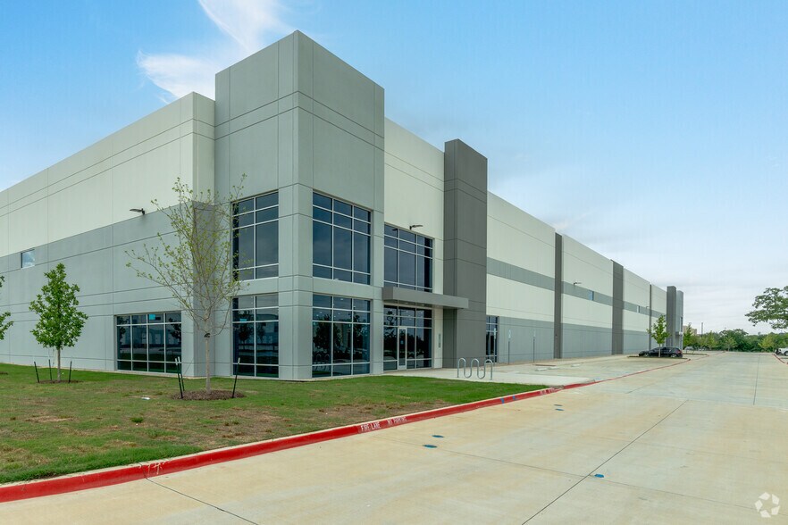 More Photos Of 4610 Jim Christal Rd, Denton Distribution For Lease
