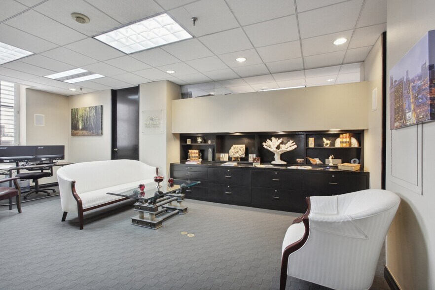 More Photos Of 1601 Arapahoe St, Denver Office For Sale