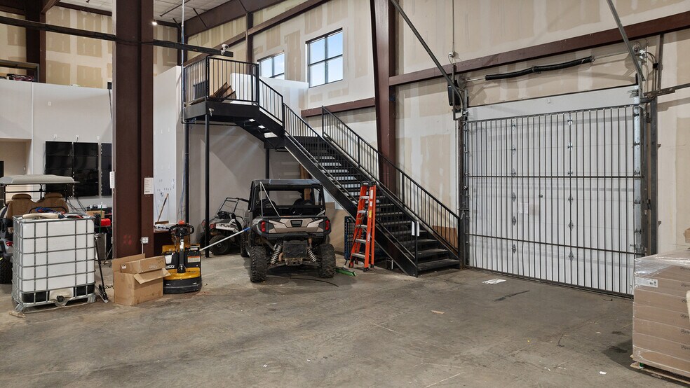 More Photos Of 174 W Stave Mill Rd, Rogers Self Storage For Lease