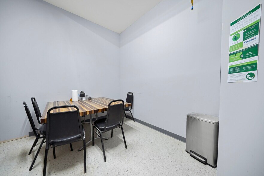 More Photos Of 29 Red Oak Rd, High Hill Manufacturing For Sale