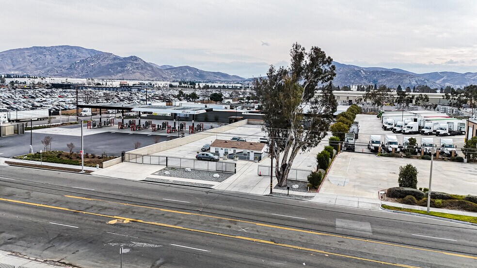 More Photos Of 15059 Slover Ave, Fontana Office For Lease