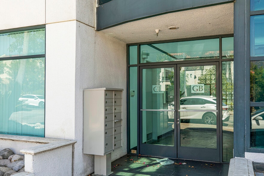 More Photos Of 350 W Arden Ave, Glendale Office For Lease