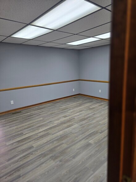 More Photos Of 112 E Dixon Blvd, Shelby Office For Lease