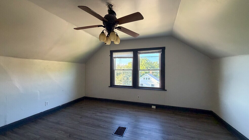 More Photos Of 278 Helen St, Cincinnati Apartments For Sale