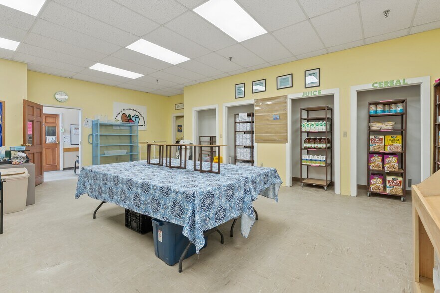 More Photos Of 646 Daniel Webster Hwy, Merrimack Specialty For Lease