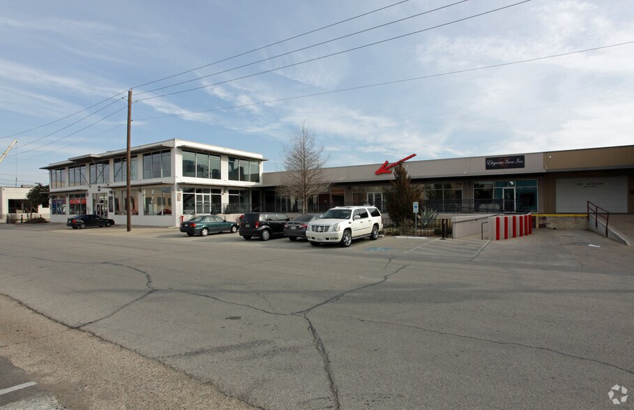 More Photos Of 1130 Dragon St, Dallas Showroom For Lease