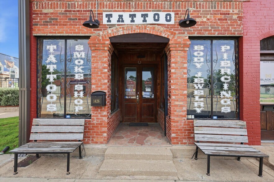More Photos Of 1426 N Main St, Fort Worth Storefront Retail Office For Lease