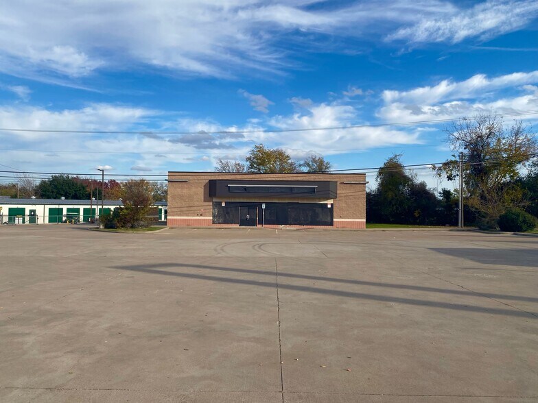 Primary Photo Of 2524 La Salle Ave, Waco Service Station For Sale