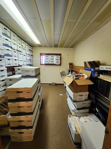 More Photos Of 420 S Cypress St, Pecos Office For Sale