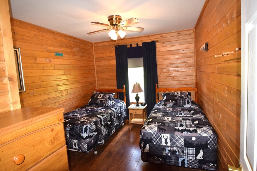 More Photos Of 109 Sinclair Rd, Sinclair Sports And Entertainment For Sale