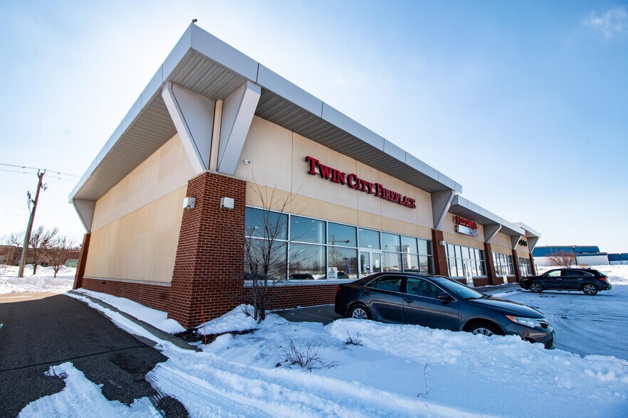 More Photos Of 7828 Hudson Rd, Woodbury Freestanding For Lease