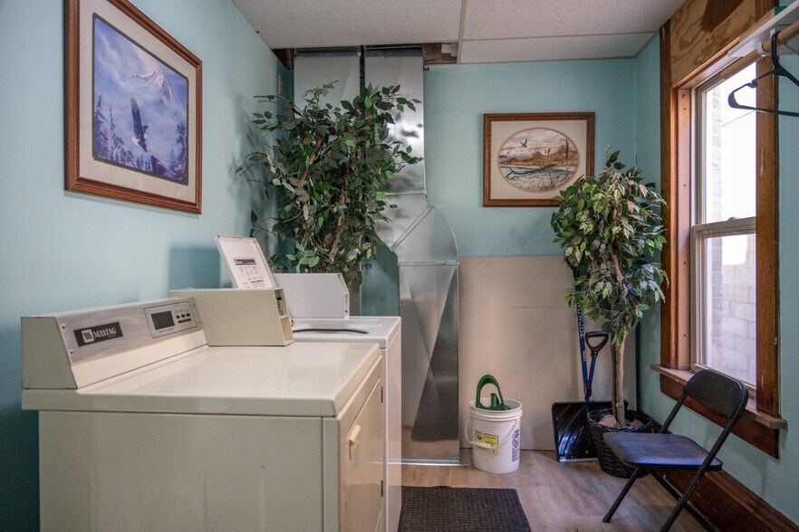 More Photos Of 207 E State St, Mauston Storefront Retail Residential For Sale