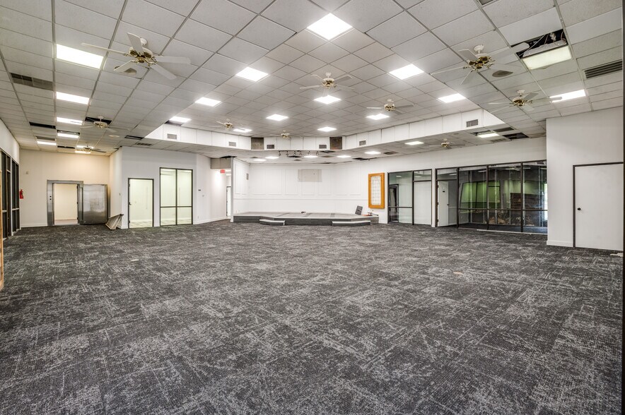 More Photos Of 2345 E State Highway 121, Lewisville Contractor Storage Yard For Sale