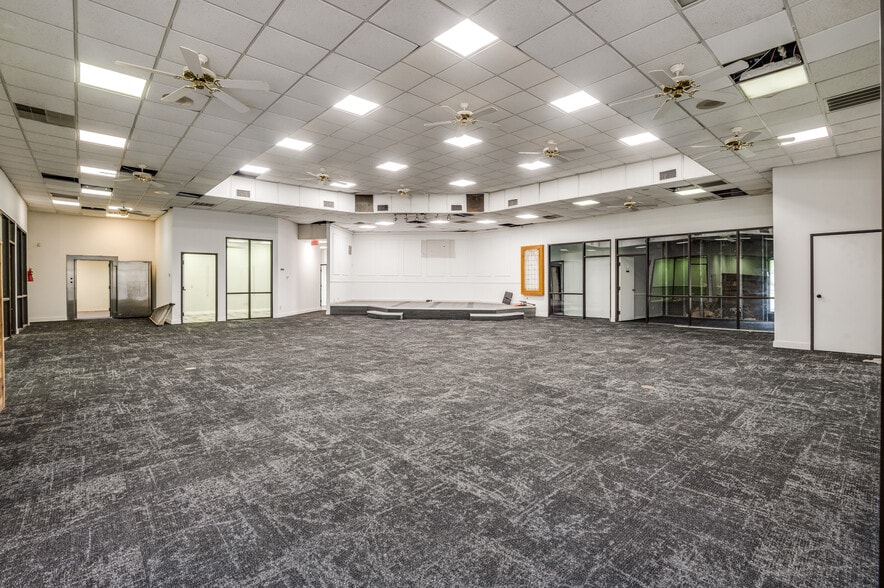 More Photos Of 2345 S State Highway 121, Lewisville Flex For Sale