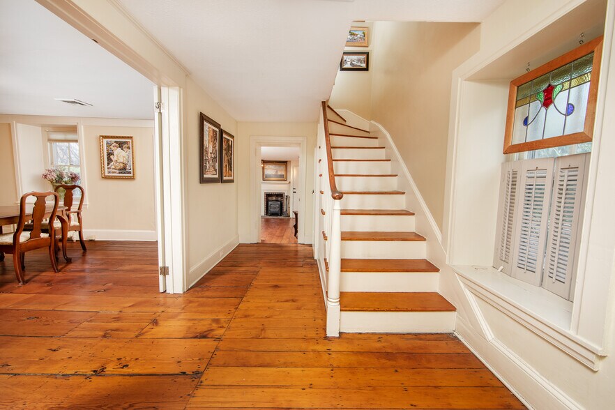 More Photos Of 69 E Oakland Ave, Doylestown Office For Sale