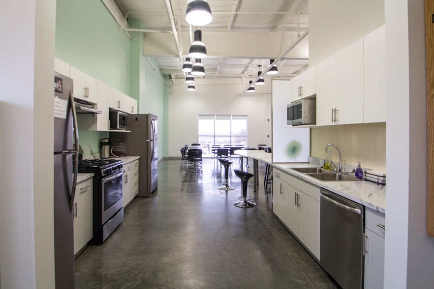 More Photos Of 2201 N Maple Ave, Broken Arrow Research And Development For Sale