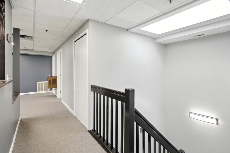 More Photos Of 4800 Joslyn Rd, Lake Orion Light Manufacturing For Sale