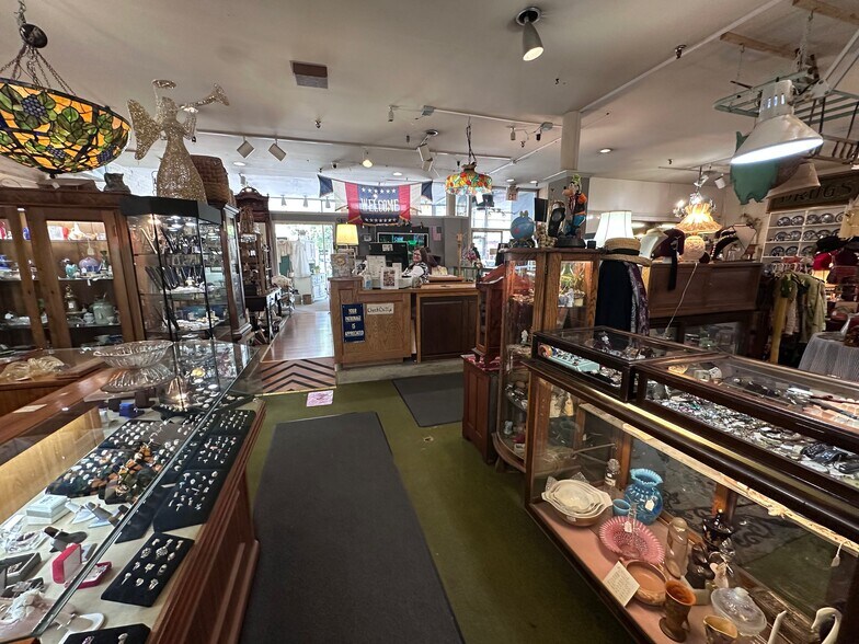 More Photos Of 123 S Union St, Traverse City Freestanding For Sale