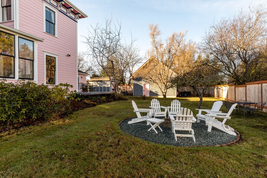 More Photos Of 704 N Main St, Coupeville Hospitality For Sale