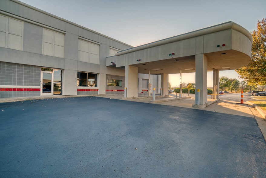 More Photos Of 7127-7133 Riverside Pky, Tulsa Office For Sale