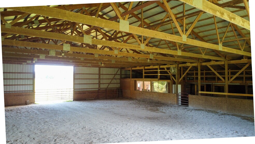 More Photos Of 9185 E County Road 700 N, Hope Specialty For Lease