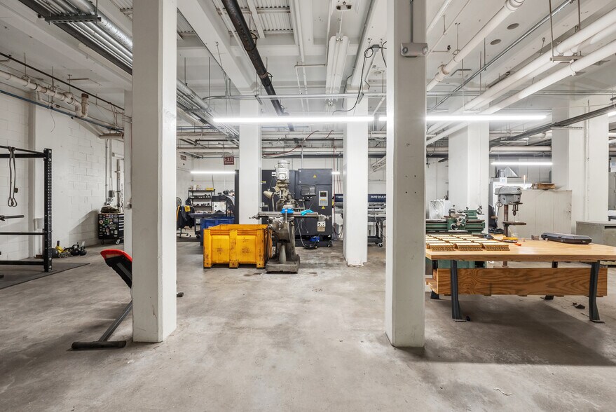 More Photos Of 10 Cabot St, Southbridge Warehouse For Lease