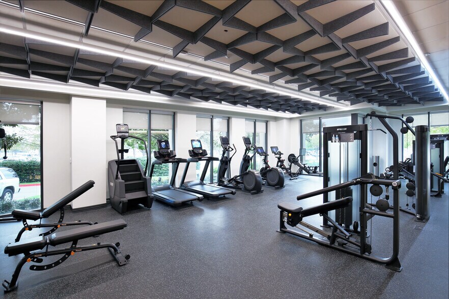 More Photos Of 8401 N Central Expy, Dallas Office For Lease