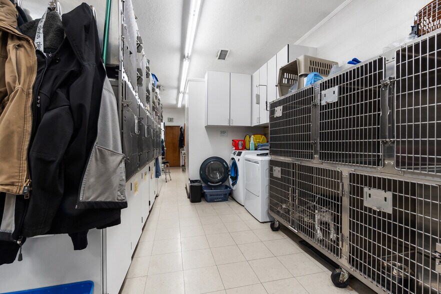 More Photos Of 208 S Washington Blvd, Ogden General Retail For Sale