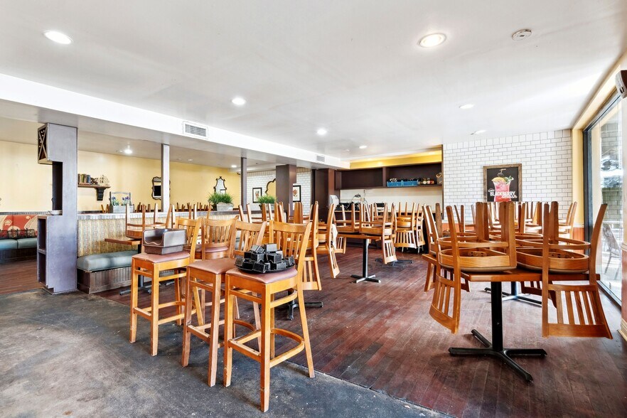 More Photos Of 2901-2917 Magazine St, New Orleans Storefront Retail Office For Lease