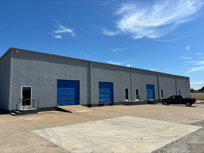 More Photos Of 5721 E Rosedale St, Fort Worth Unknown For Lease