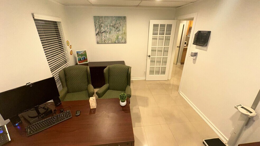 More Photos Of 7800 W Oakland Park Blvd, Sunrise Medical For Sale