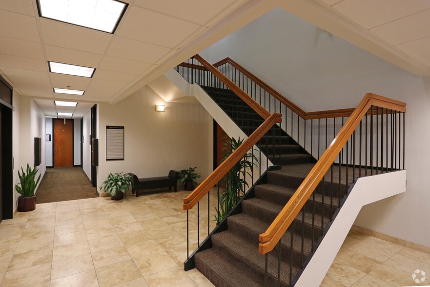 More Photos Of 8502 E Via de Ventura, Scottsdale Office For Lease