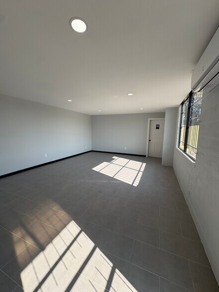 More Photos Of 6251 Griggs Rd, Houston Warehouse For Sale