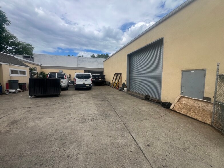 More Photos Of 262 Rutherford Blvd, Clifton Warehouse For Sale