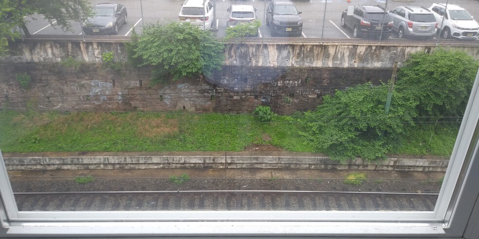 More Photos Of 60 Dickerson St, Newark Light Manufacturing For Lease