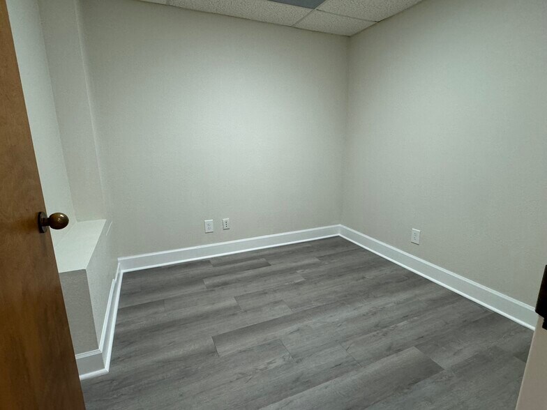 More Photos Of 1403 Medical Plaza Dr, Sanford Medical For Sale